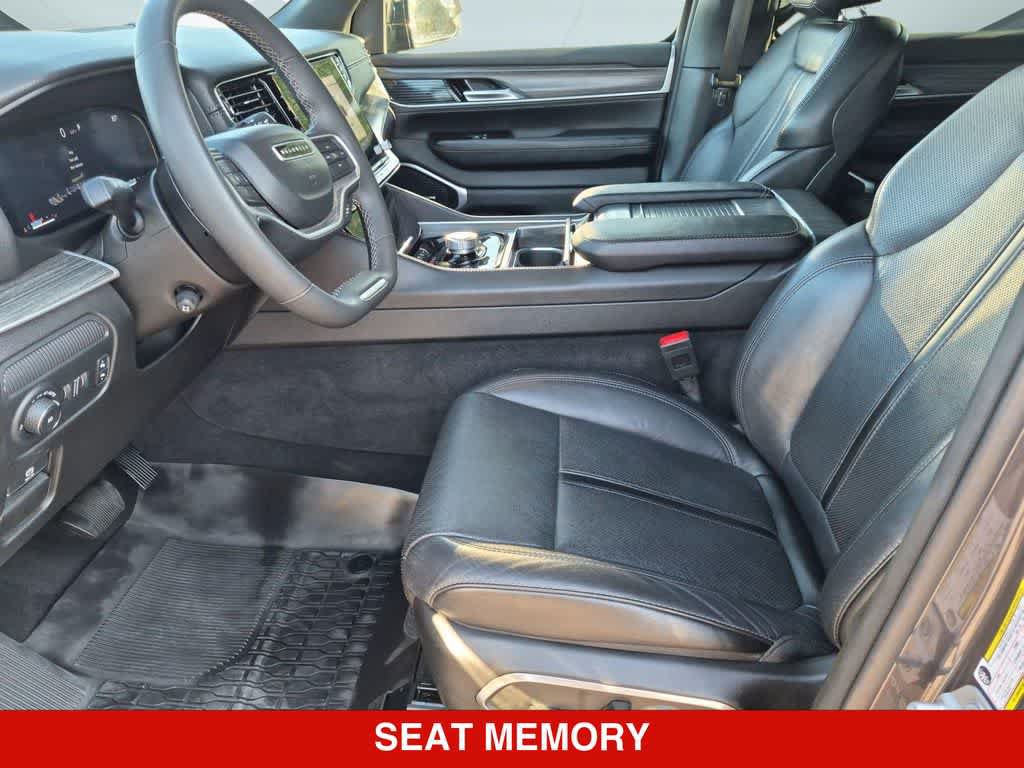 Used 2024 Jeep Wagoneer L Series II w/ Flexible Seating Group RWD image 16
