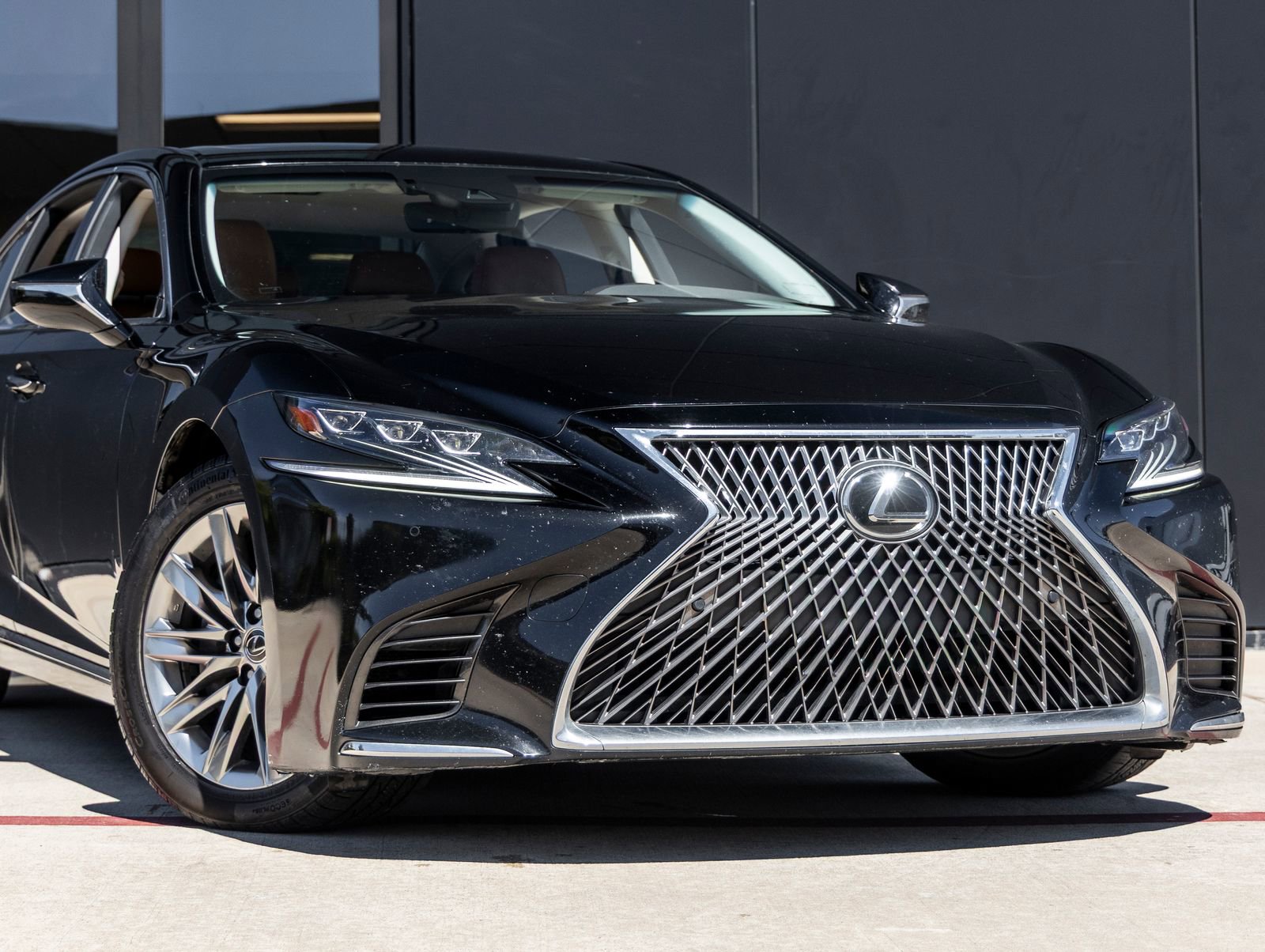 Used 2019 Lexus LS 500 w/ Accessory Package (Z2) image 5