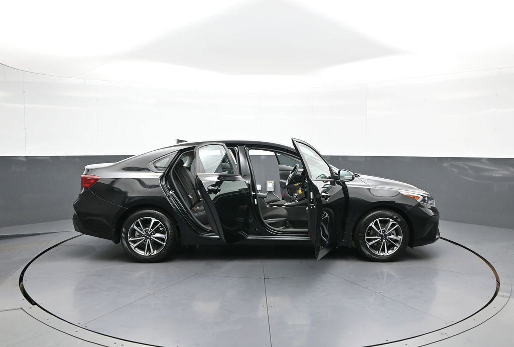 Certified 2023 Kia Forte LXS w/ LXS Technology Package FWD image 40