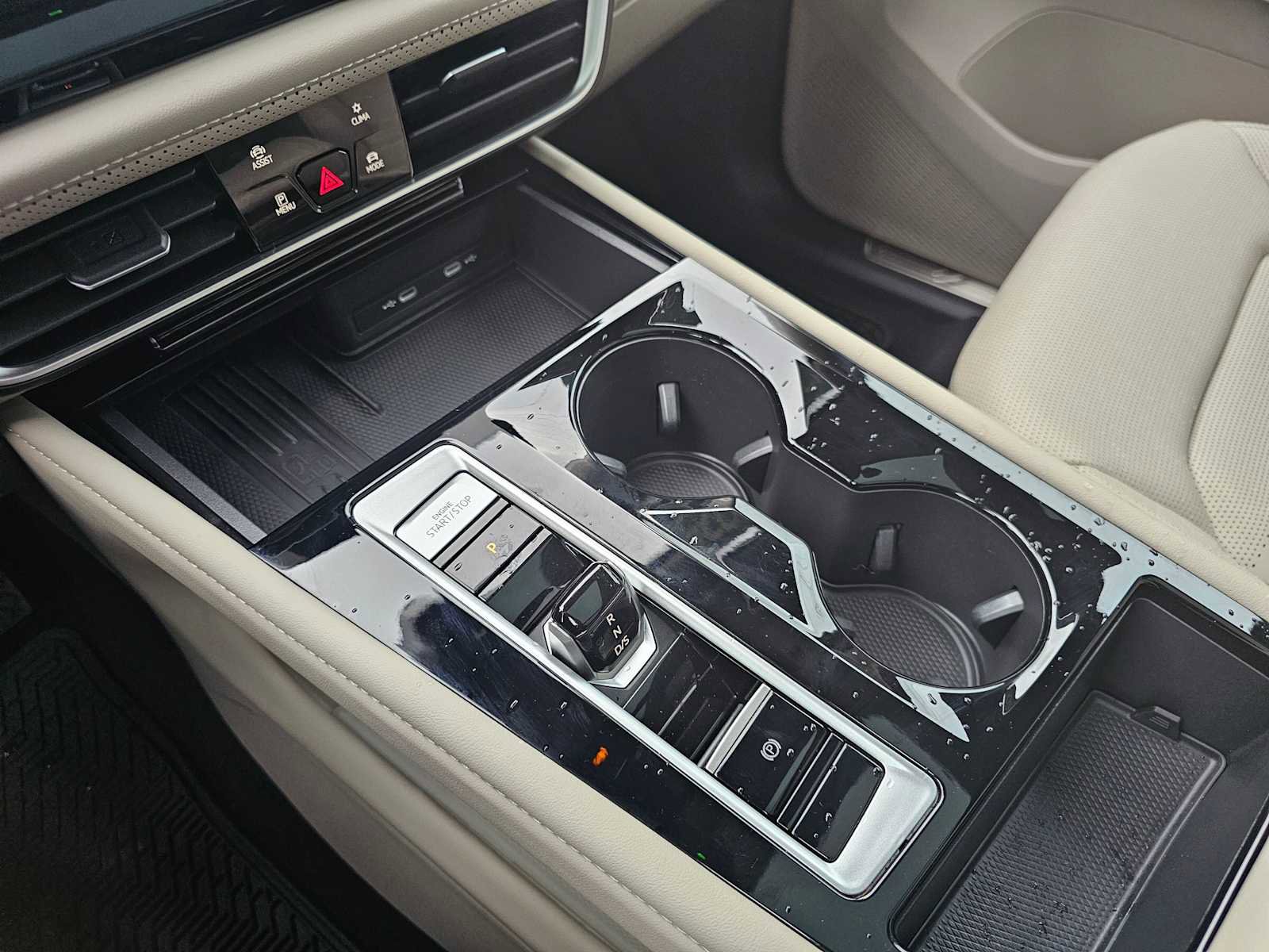 Used 2025 Volkswagen Atlas SEL image 30