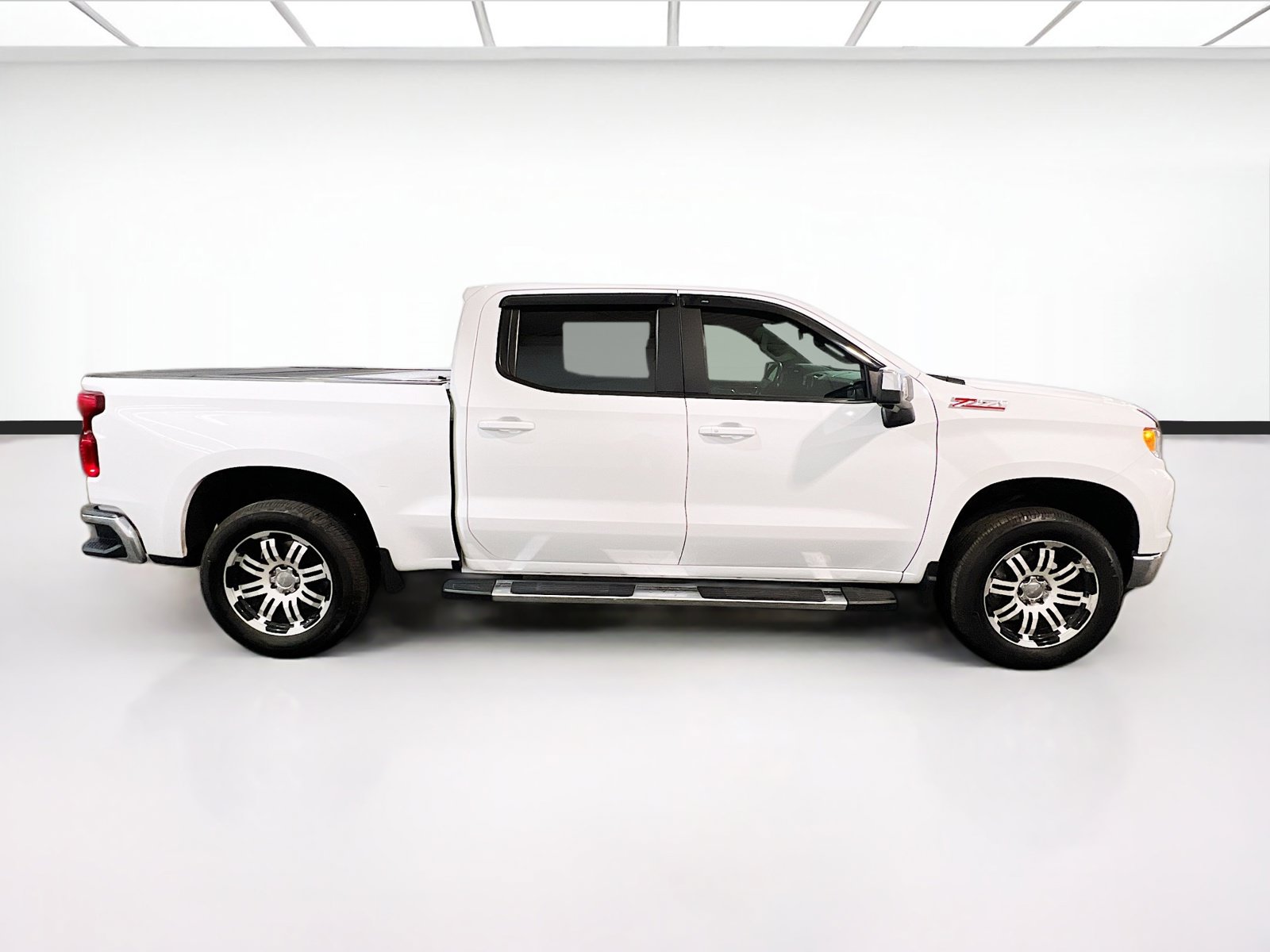 Used 2023 Chevrolet Silverado 1500 LT AWD/4WD image 22