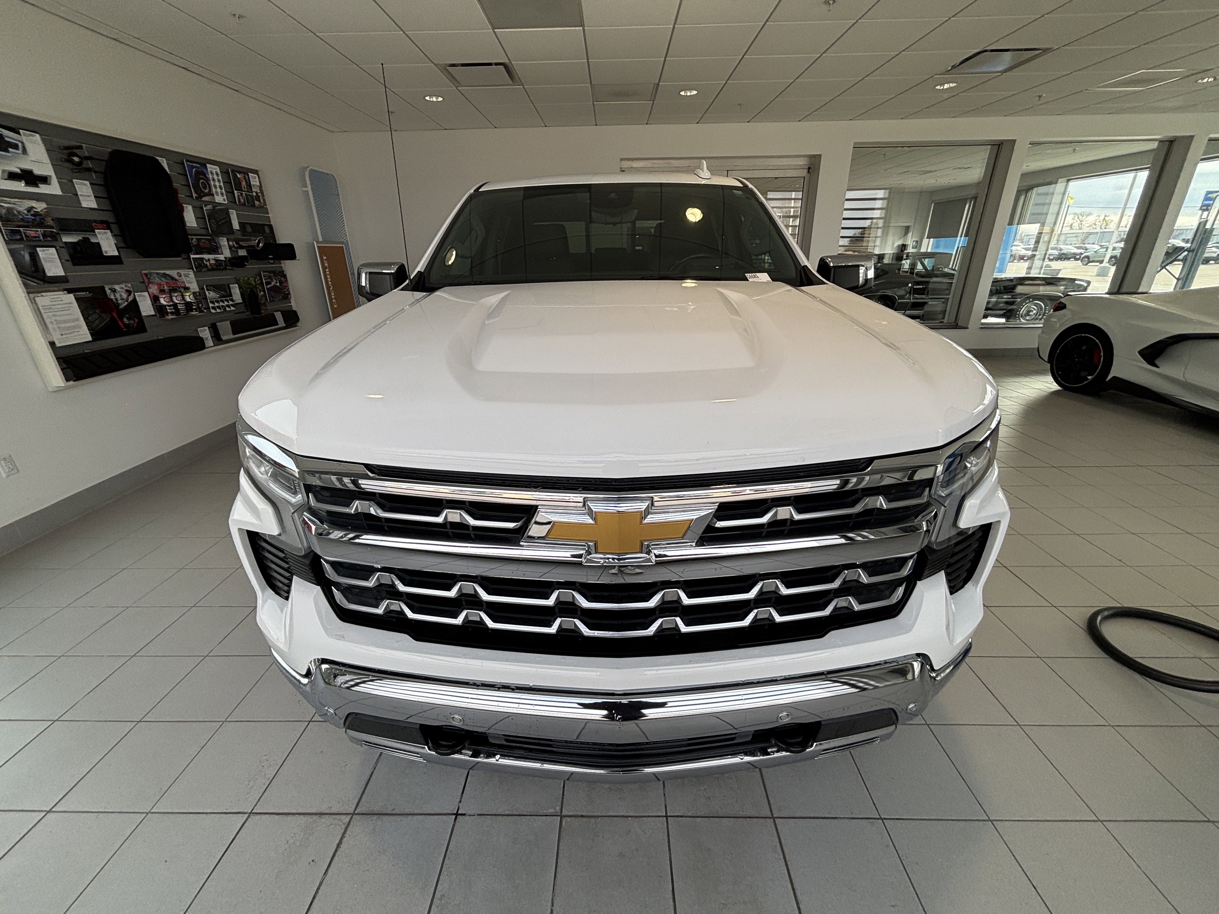 Used 2023 Chevrolet Silverado 1500 LTZ w/ Technology Package image 4