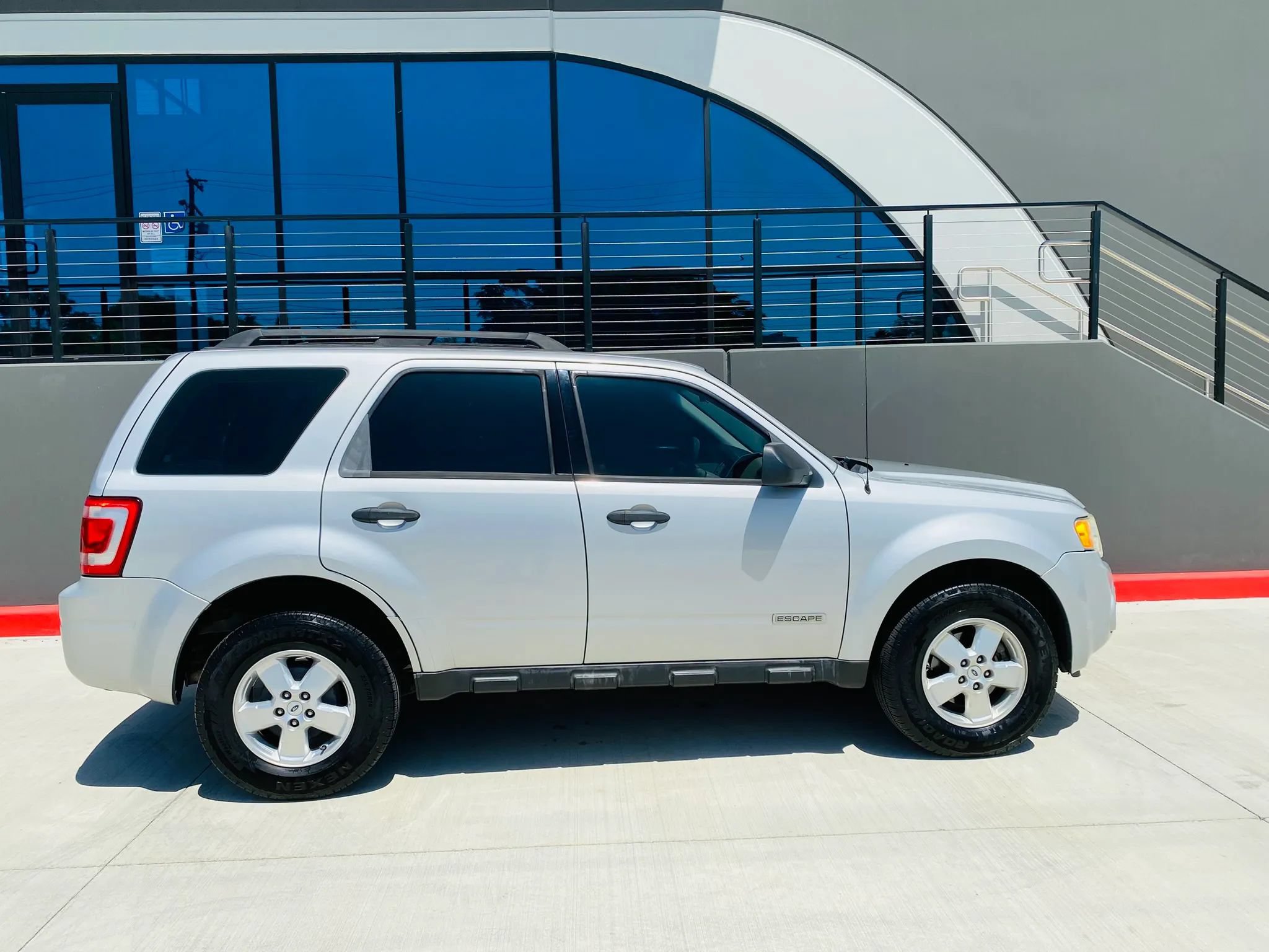 Used 2008 Ford Escape XLS FWD image 4
