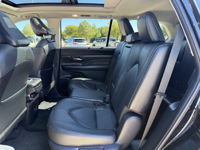 Certified 2024 Toyota Grand Highlander FWD image 28