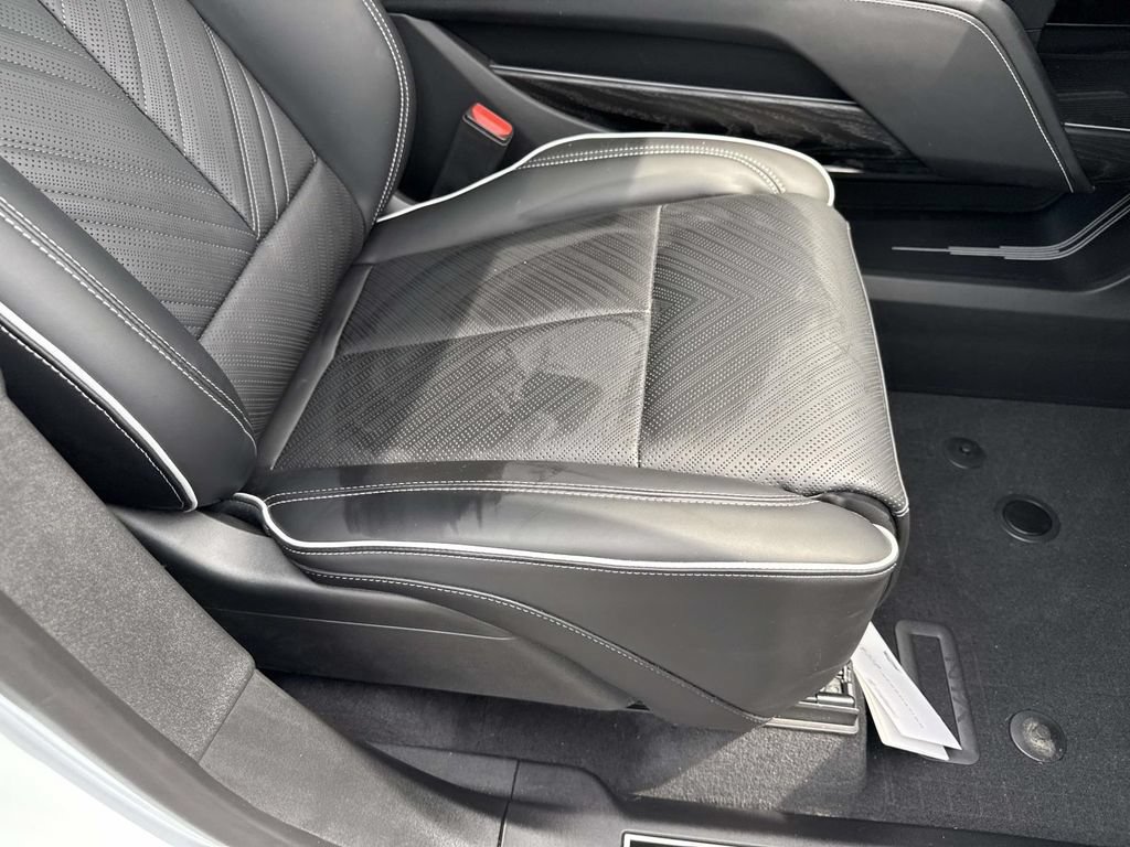 Used 2026 Cadillac Vistiq Platinum w/ LPO, Floor Liner Package AWD/4WD image 28