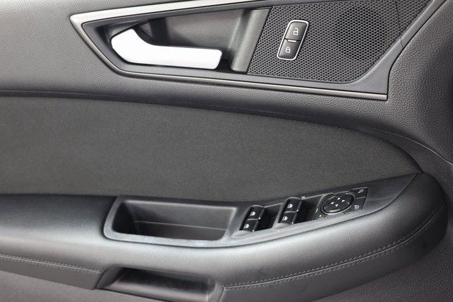 Used 2018 Ford Edge SE image 23