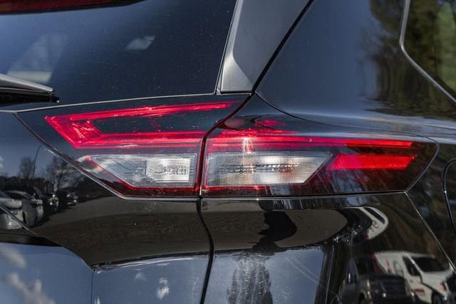 Used 2022 Nissan Rogue SV w/ SV Premium Package image 8