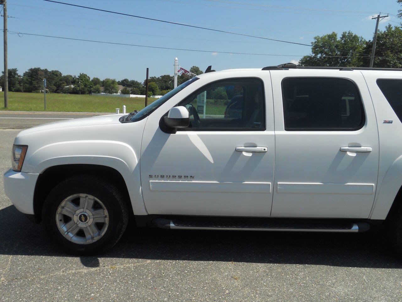 Used 2013 Chevrolet Suburban LT AWD/4WD image 10