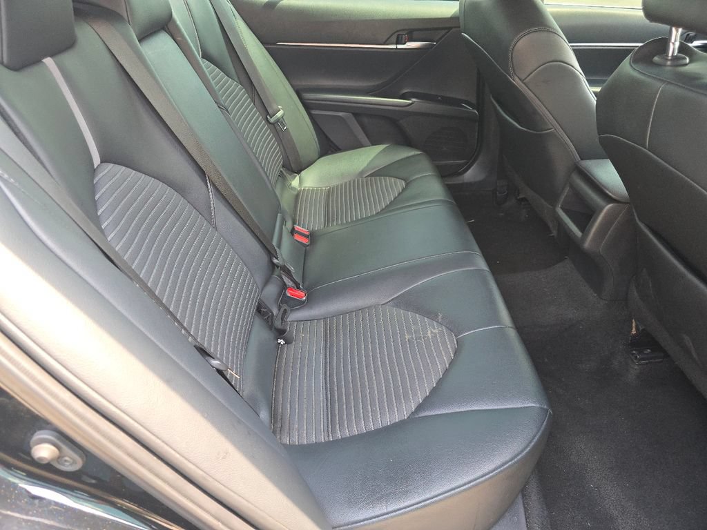 Used 2020 Toyota Camry SE FWD image 14