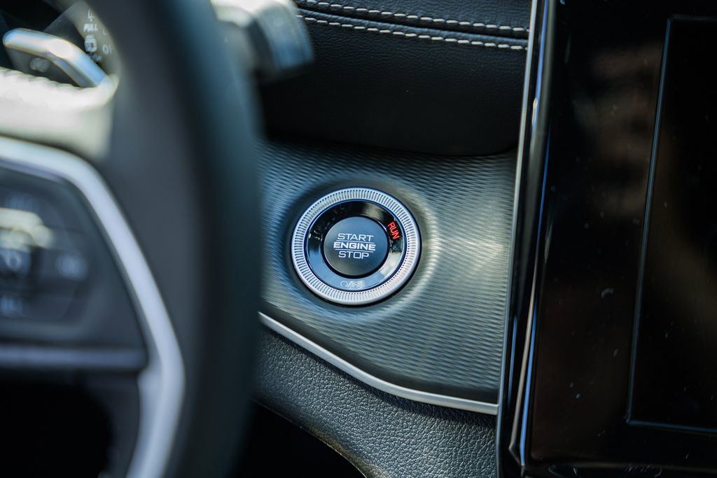 New 2025 Jeep Grand Cherokee Laredo X w/ Luxury Tech Group I image 25