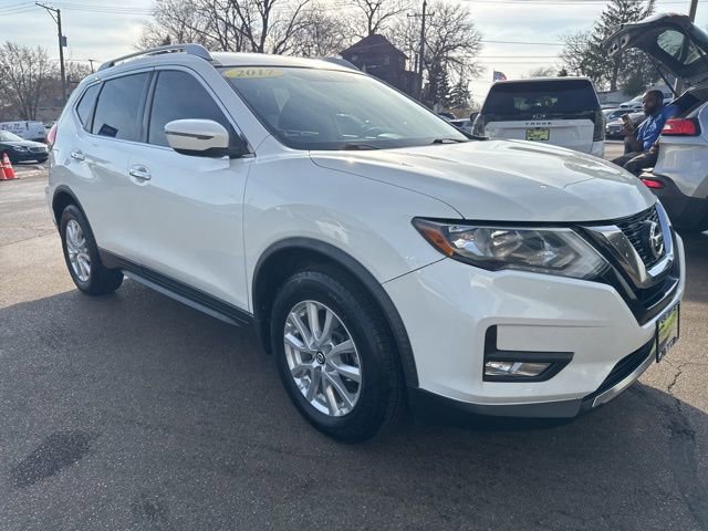 Used 2017 Nissan Rogue SV image 2