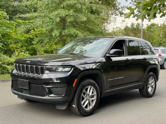 Certified 2023 Jeep Grand Cherokee Laredo AWD/4WD image 1
