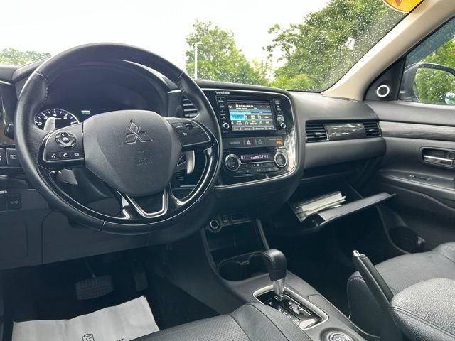 Used 2016 Mitsubishi Outlander GT AWD/4WD image 42