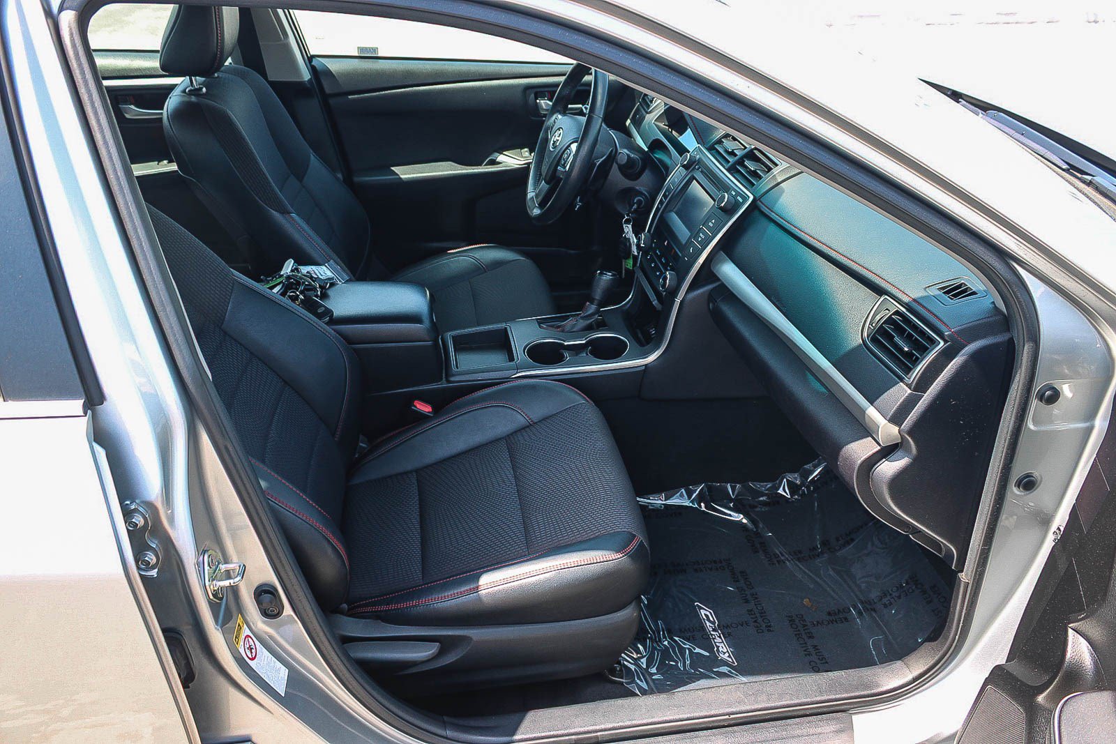 Used 2017 Toyota Camry SE FWD image 17