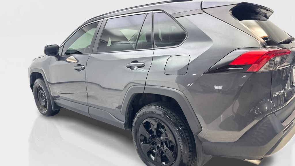 Used 2021 Toyota RAV4 LE FWD image 13