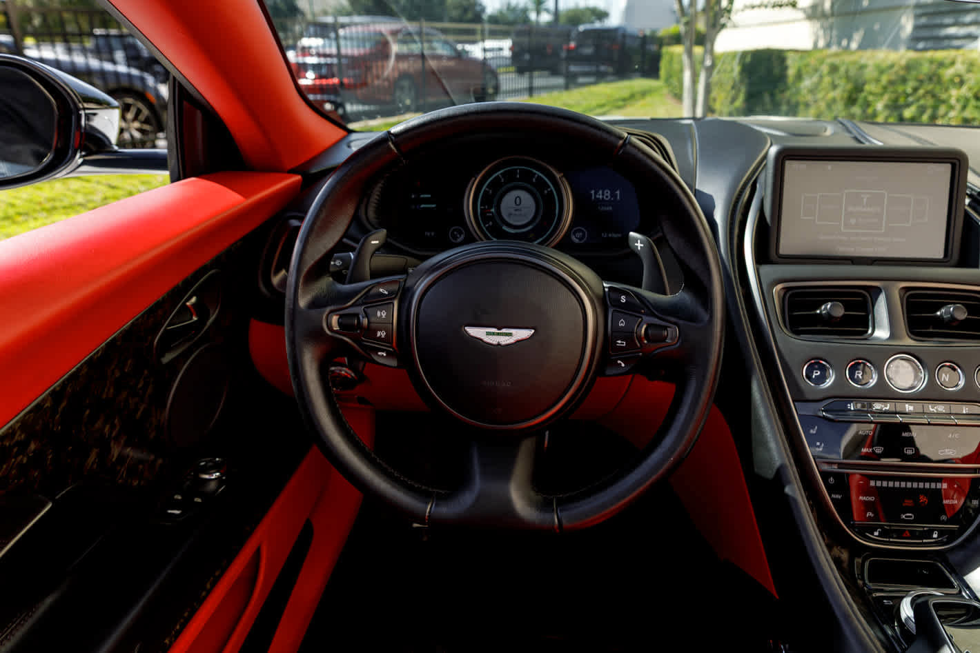 Used 2019 Aston Martin DB11 Volante image 11