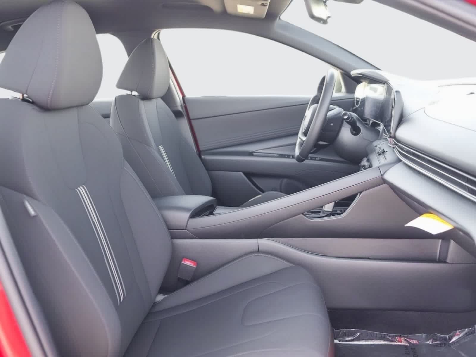 Used 2025 Hyundai Elantra SEL FWD image 20