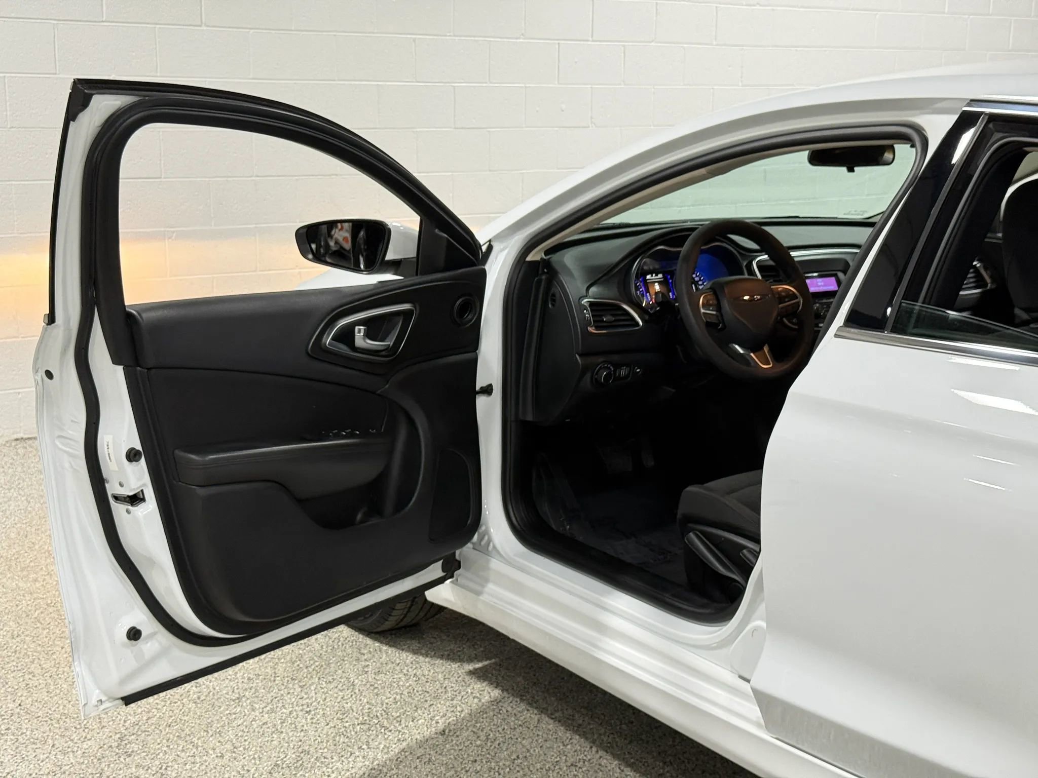 Used 2017 Chrysler 200 LX FWD image 10