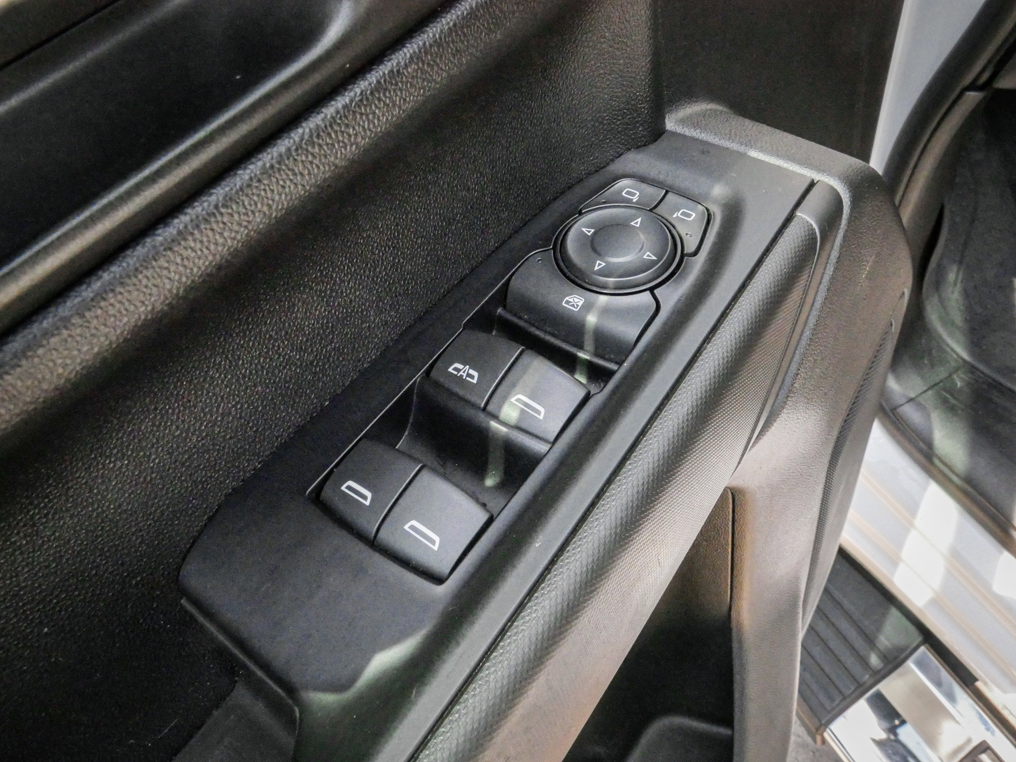 Used 2020 Chevrolet Silverado 1500 Custom w/ Custom Value Package AWD/4WD image 15