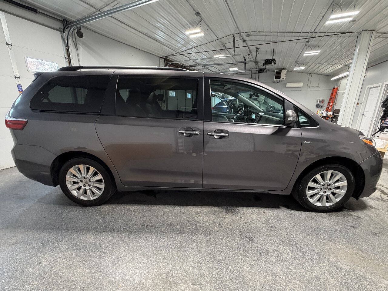 Used 2016 Toyota Sienna Limited Premium AWD/4WD image 6