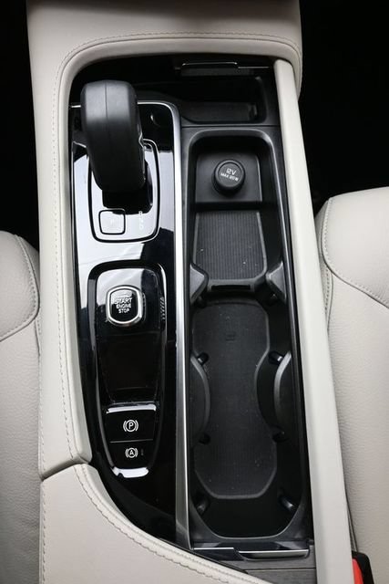Used 2024 Volvo XC90 B6 Plus w/ Protection Package Premier AWD/4WD image 12