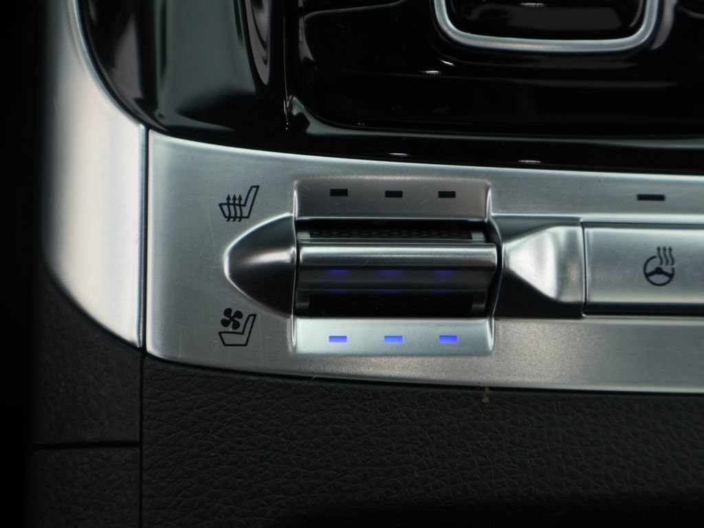 Certified 2024 Kia Carnival SX Prestige FWD image 35