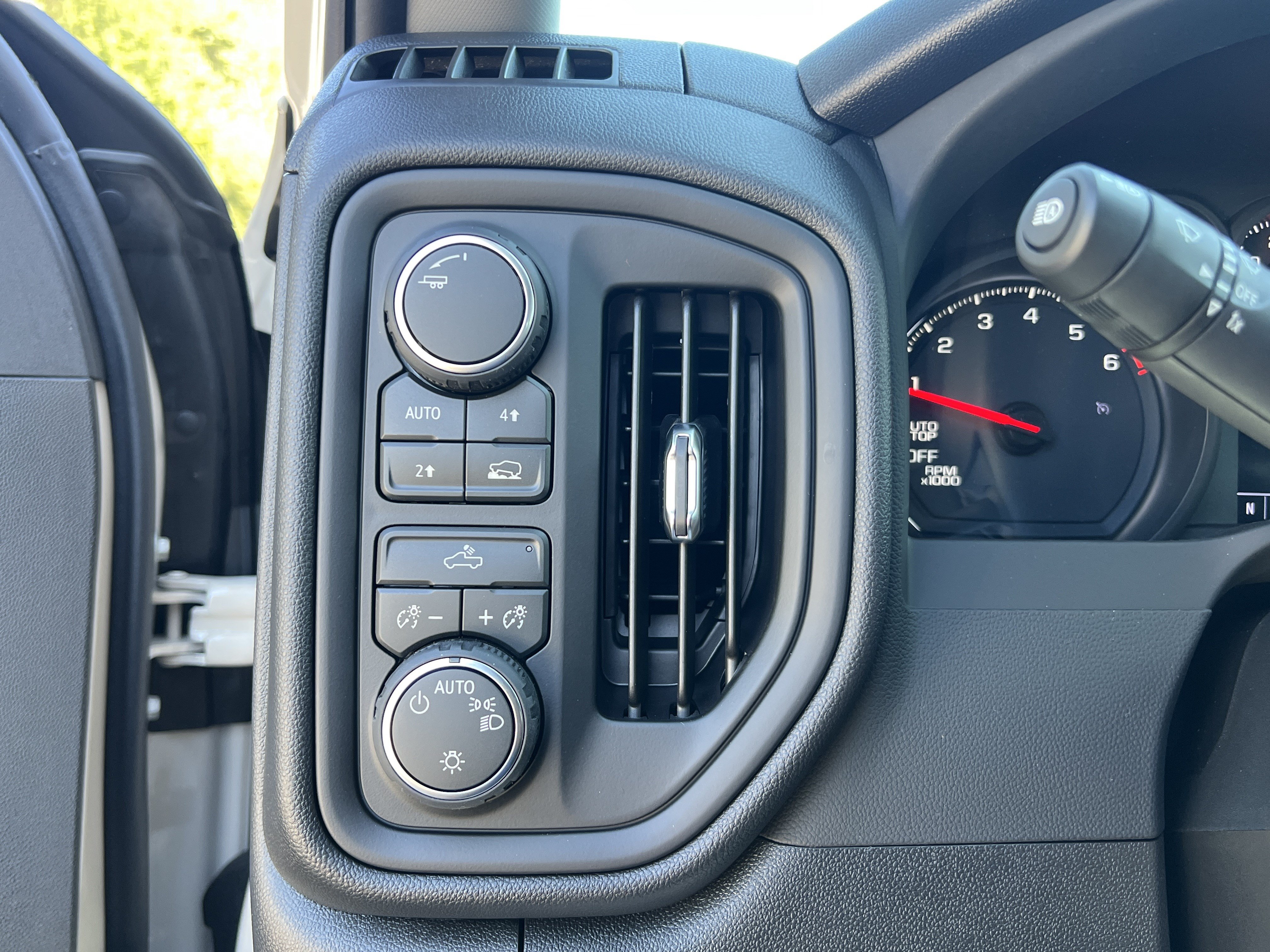 New 2026 Chevrolet Silverado 1500 Custom w/ Turbomax Blackout Package AWD/4WD image 18