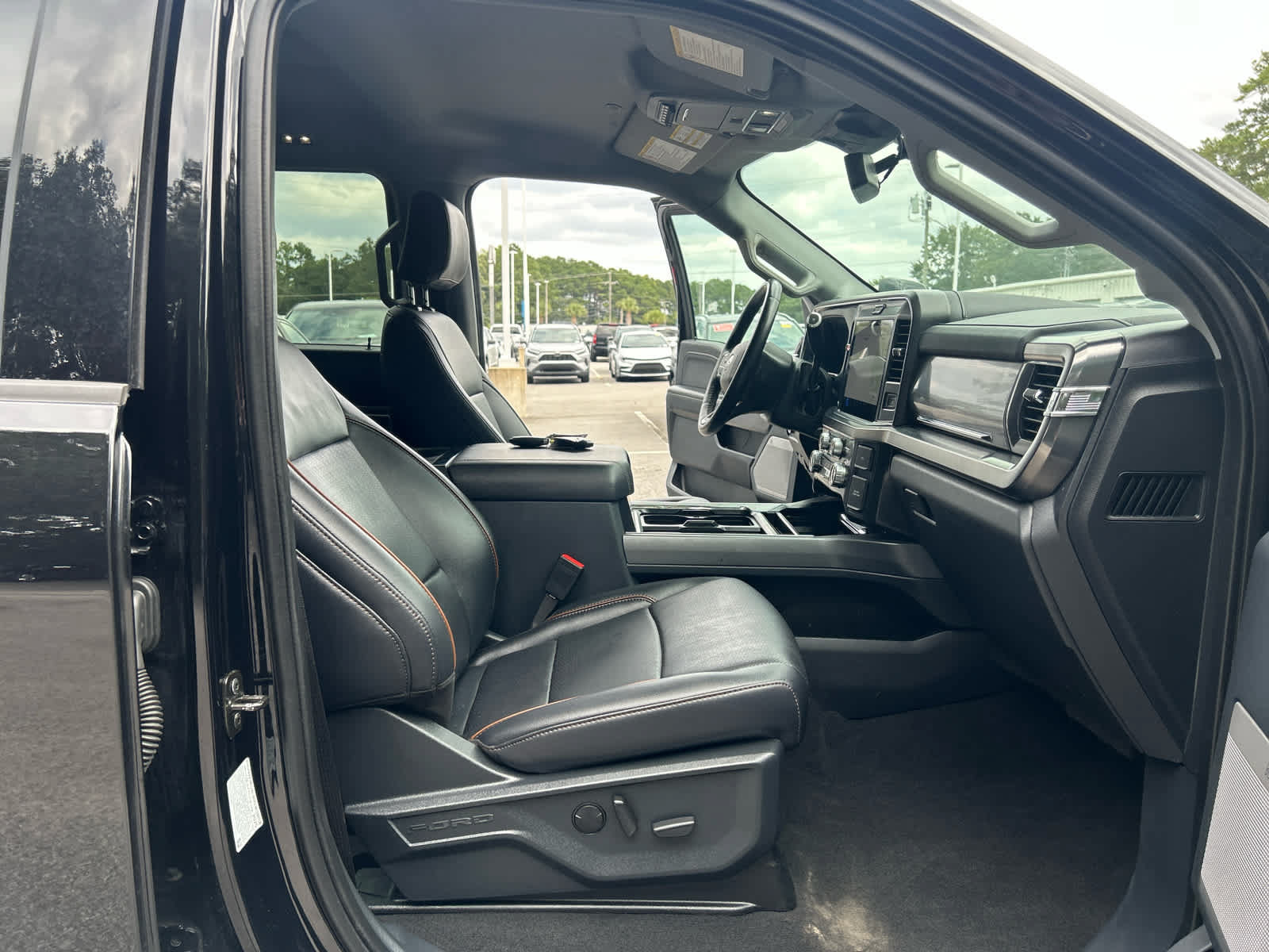 Used 2025 Ford F350 Lariat w/ Black Appearance Package AWD/4WD image 12