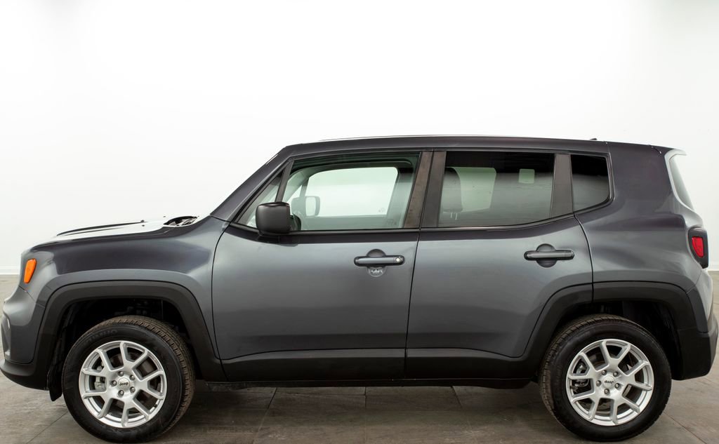 Used 2023 Jeep Renegade Latitude AWD/4WD image 5