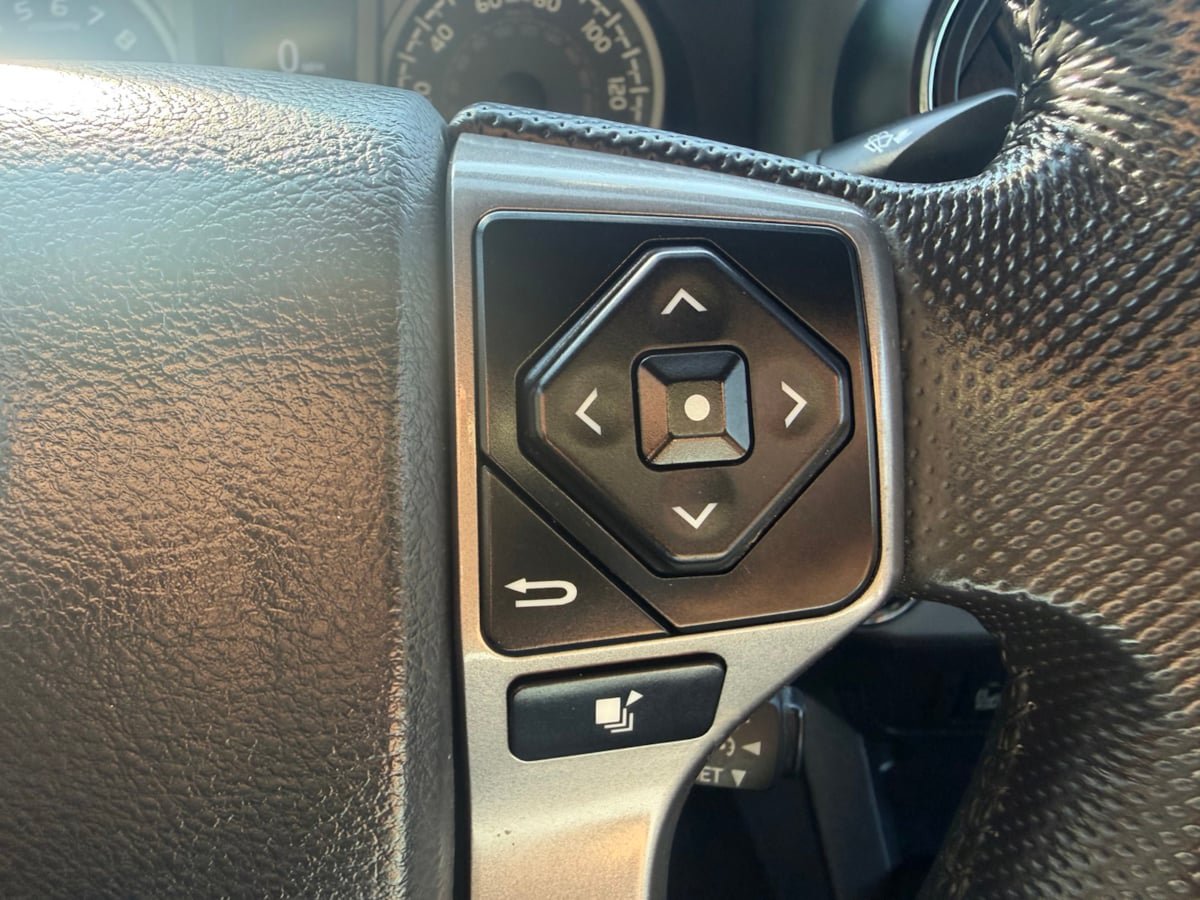 Used 2017 Toyota Tacoma Limited AWD/4WD image 17