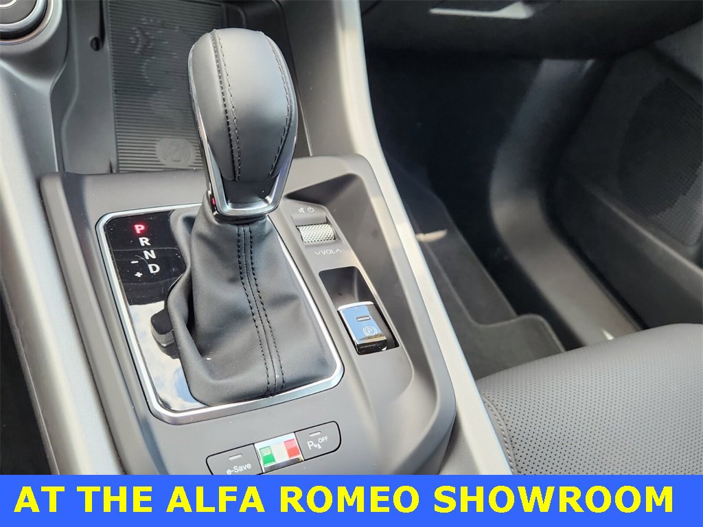 Used 2025 Alfa Romeo Tonale w/ Premium Package image 23