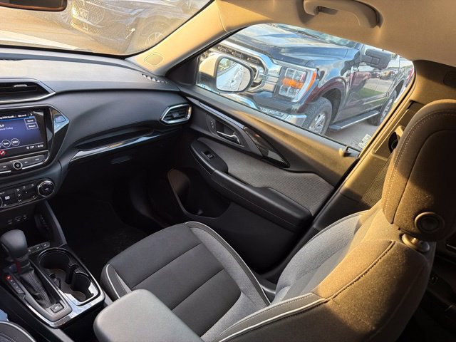 Used 2022 Chevrolet TrailBlazer LT w/ Convenience Package FWD image 20