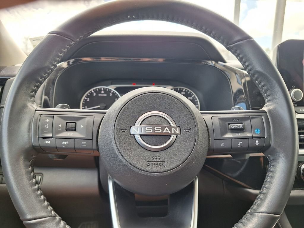 Used 2024 Nissan Pathfinder SV image 17