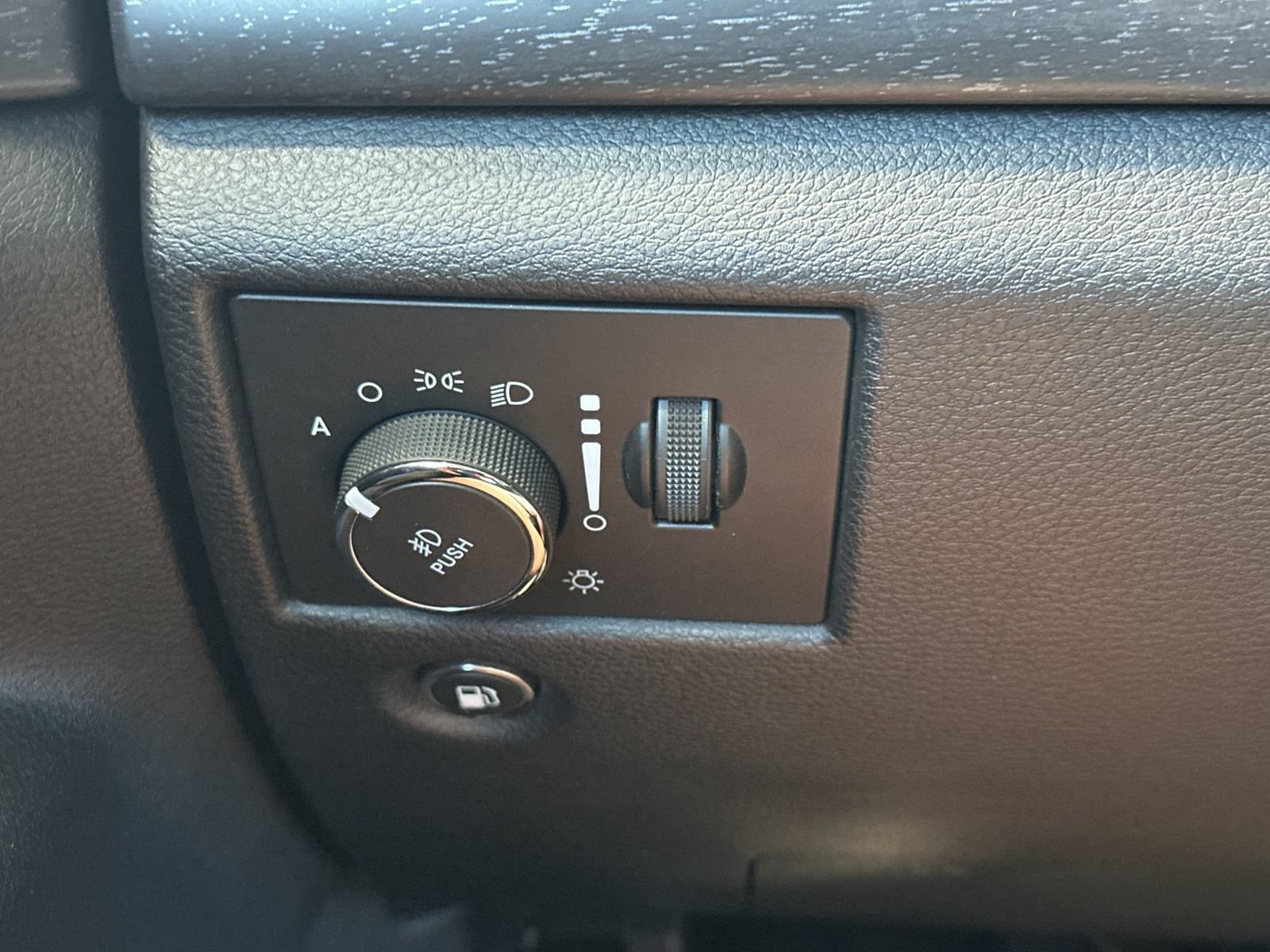 Used 2018 Jeep Grand Cherokee Altitude AWD/4WD image 30