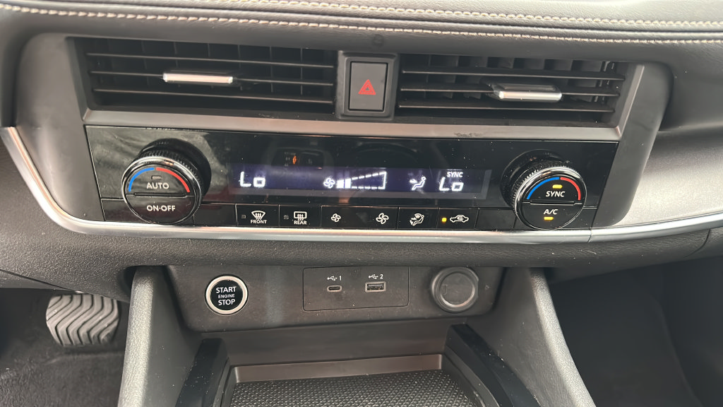 Used 2023 Nissan Rogue SV AWD/4WD image 18