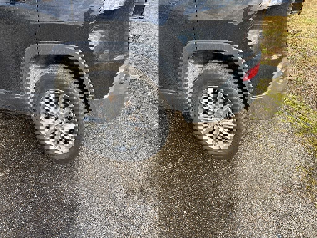 Used 2018 Jeep Cherokee Limited image 6