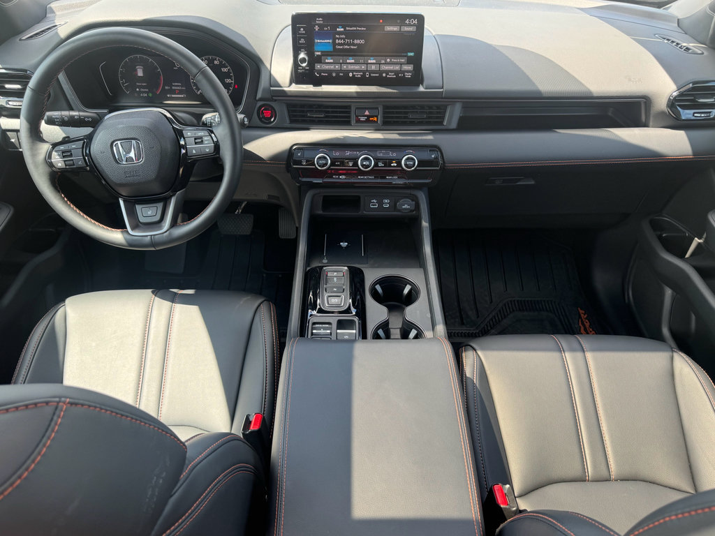 Used 2025 Honda Pilot TrailSport image 2