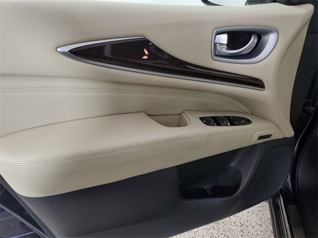 Used 2015 INFINITI QX60 FWD w/ Deluxe Touring Package image 18