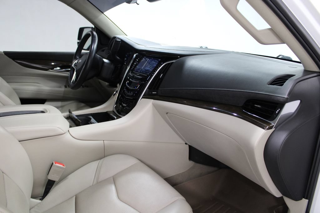 Used 2020 Cadillac Escalade Premium Luxury AWD/4WD image 24