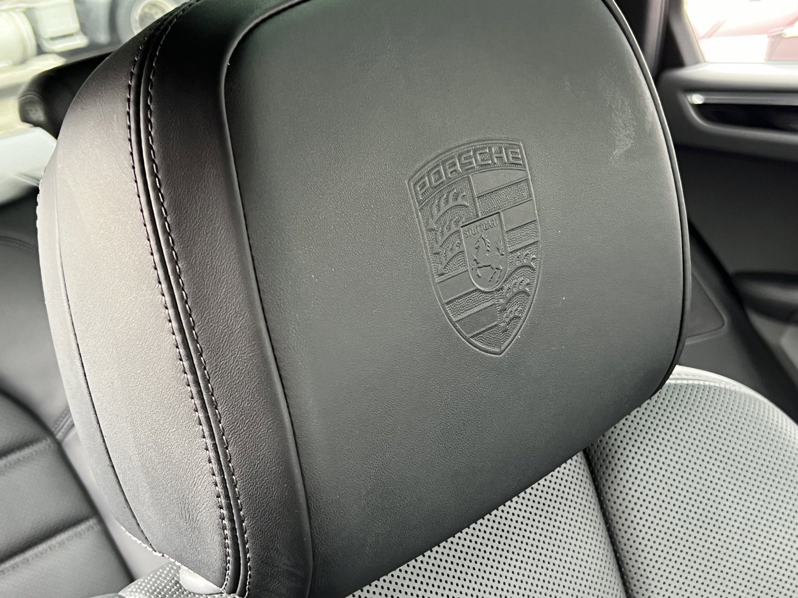 Certified 2025 Porsche Macan image 34