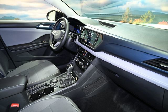 Used 2024 Volkswagen Taos SE image 49