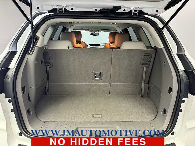 Used 2017 Chevrolet Traverse LT image 24