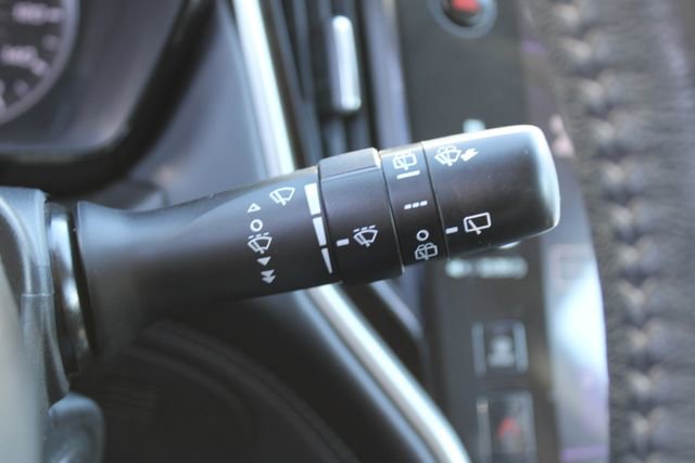 Used 2020 Subaru Outback Premium image 32