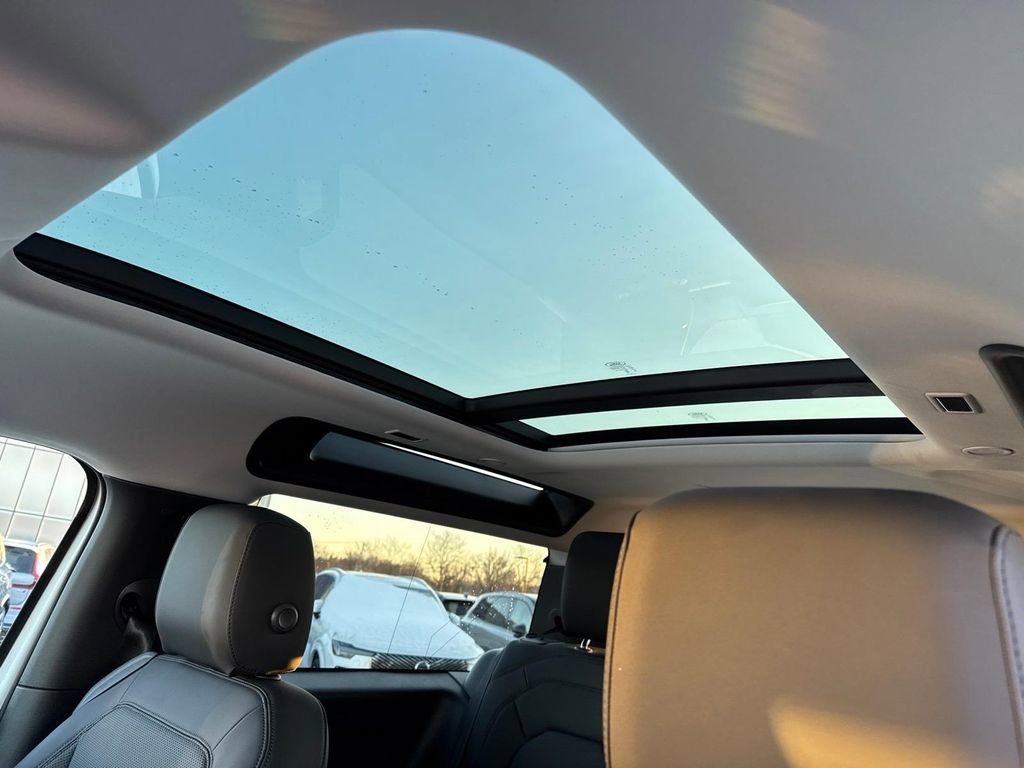 Certified 2025 Land Rover Defender 90 S image 6