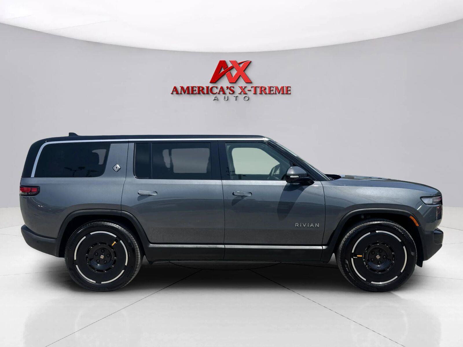 Used 2025 Rivian R1S Adventure AWD/4WD image 7