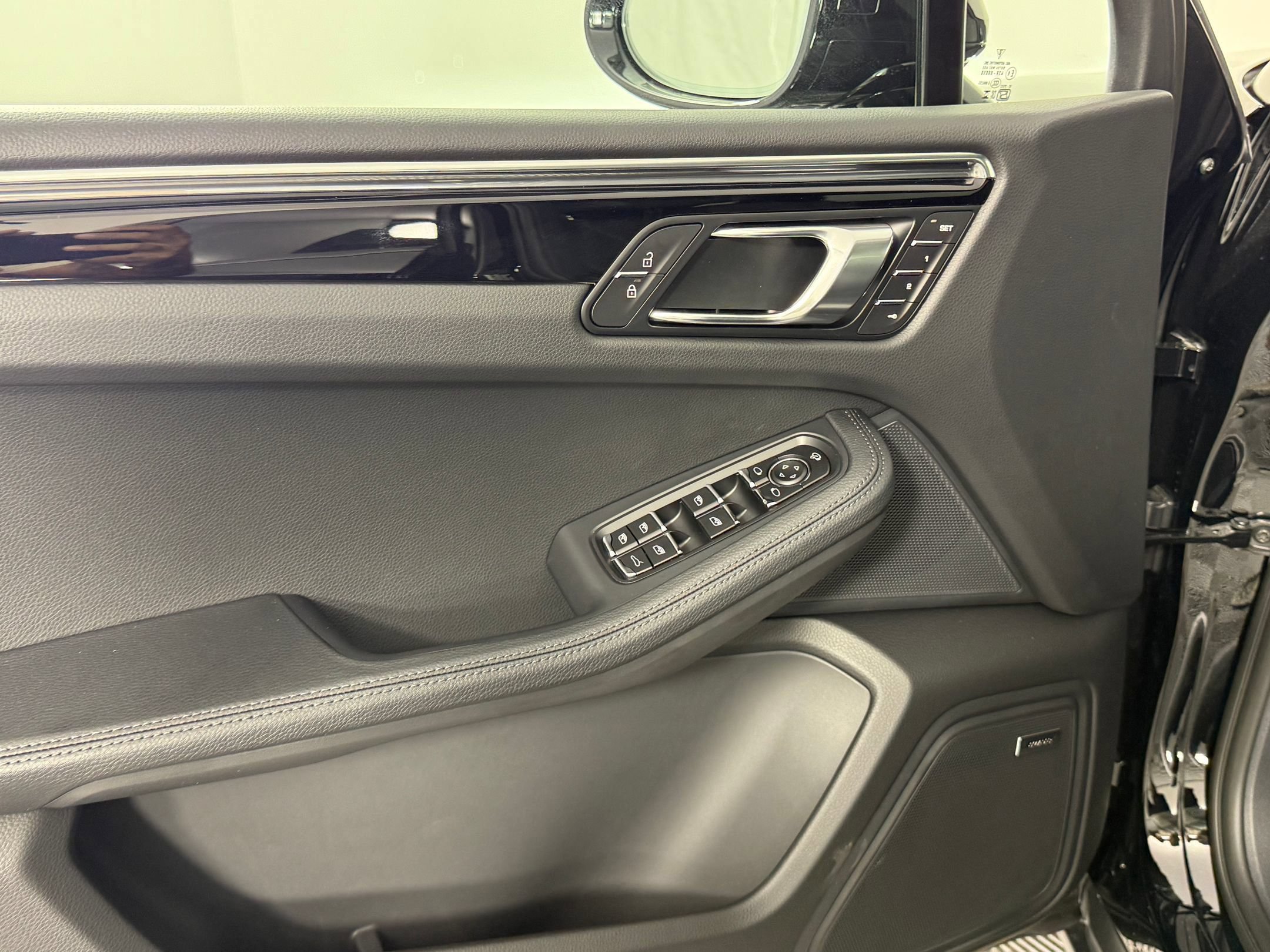 Certified 2026 Porsche Macan AWD/4WD image 13
