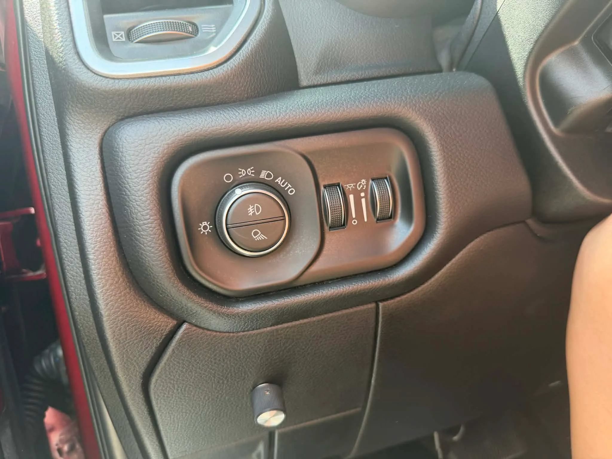 Used 2019 RAM 2500 Laramie AWD/4WD image 34