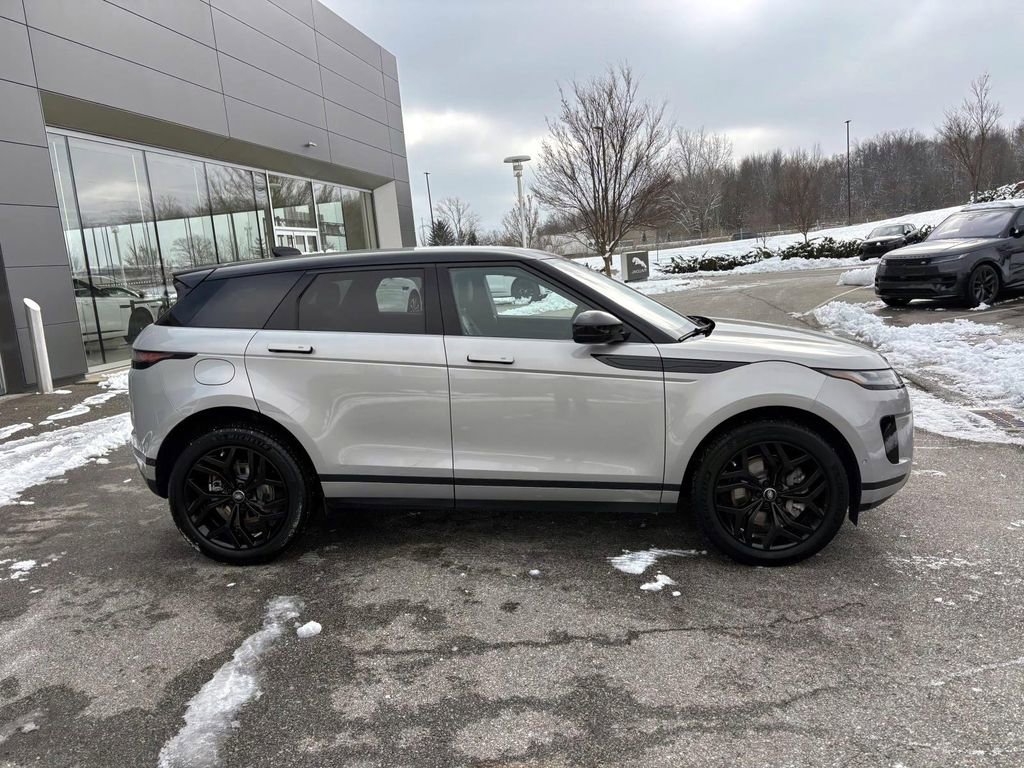 Used 2020 Land Rover Range Rover Evoque SE image 4