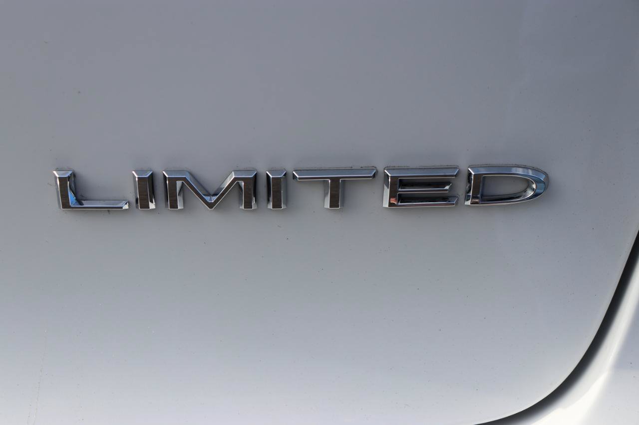Used 2026 Chrysler Pacifica Limited FWD image 69