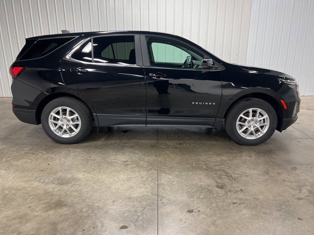 Used 2023 Chevrolet Equinox LT image 2